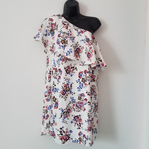 DO+BE Dresses & Skirts - 🔥Host Pick🔥 Do+Be One Shoulder Floral Dress